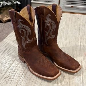 Justin Bent Rail boots only worn a couple times. Like new condition.